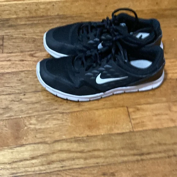 Nike 8.5 Womens sneakers Style 6777136 - Picture 3 of 4